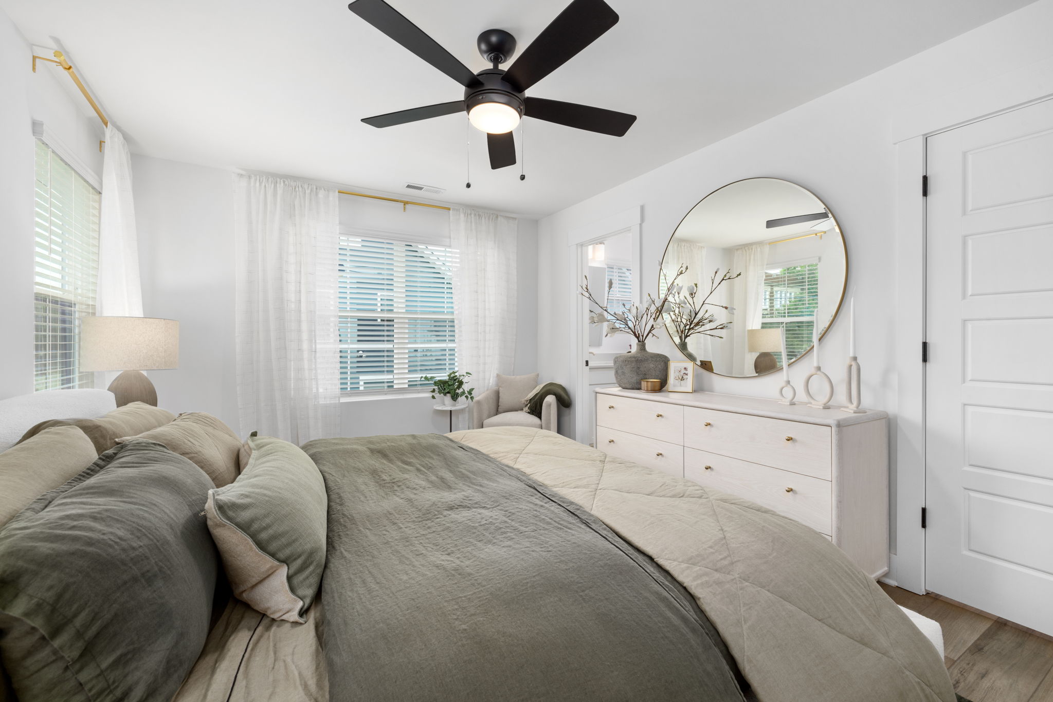 Bedroom with spacious windows 